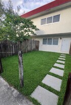 1560 NE 151st St in Miami, FL - Building Photo