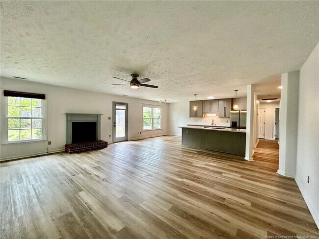 6563 Pacific Ave in Fayetteville, NC - Building Photo - Building Photo