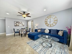 2004 SW Natura Blvd in Deerfield Beach, FL - Building Photo - Building Photo