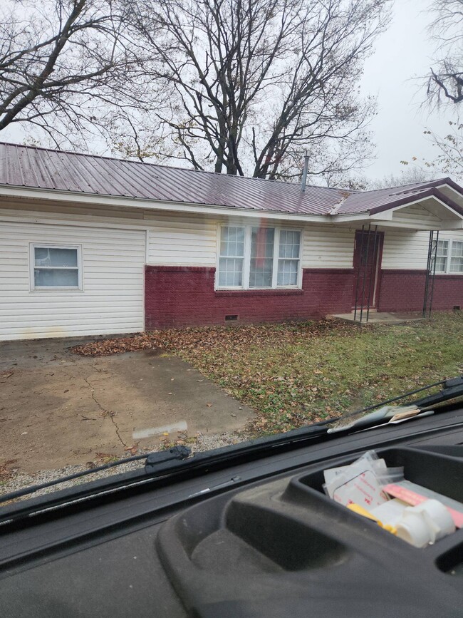 property at 405 W Hunter