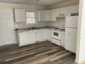 1020 Rosewood Dr in Dallas, NC - Building Photo - Building Photo