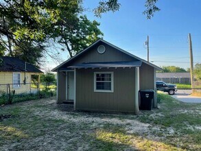 2104 W Robbins St in Tyler, TX - Building Photo - Building Photo