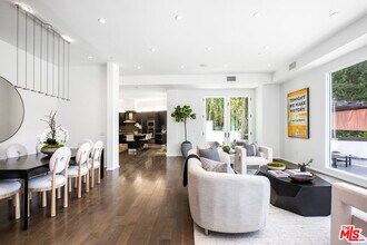 1642 Lindacrest Dr in Beverly Hills, CA - Building Photo - Building Photo