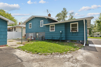 421 Ruby Dr in West St. Paul, MN - Foto de edificio - Building Photo