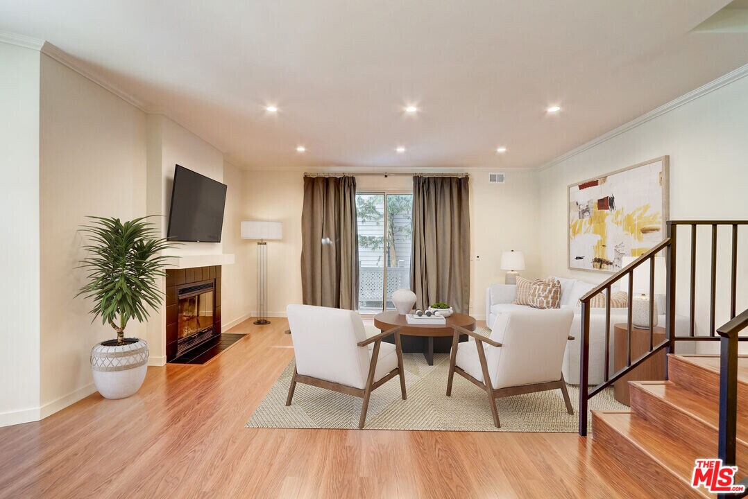 8505 Gulana Ave in Los Angeles, CA - Building Photo