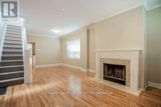 401 Davisville Ave in Toronto, ON - Building Photo - Building Photo