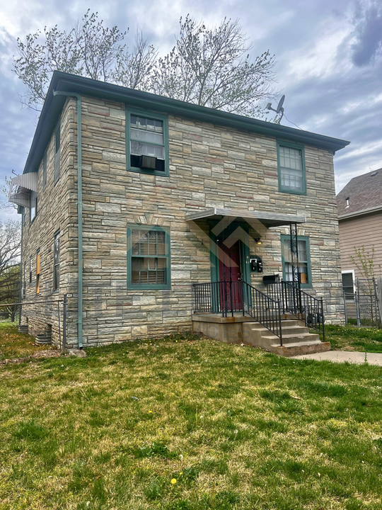 1329 SW Fillmore St in Topeka, KS - Building Photo