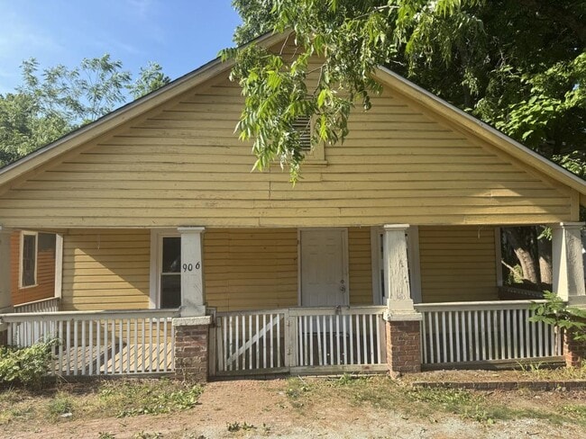 property at 906 Juniper St