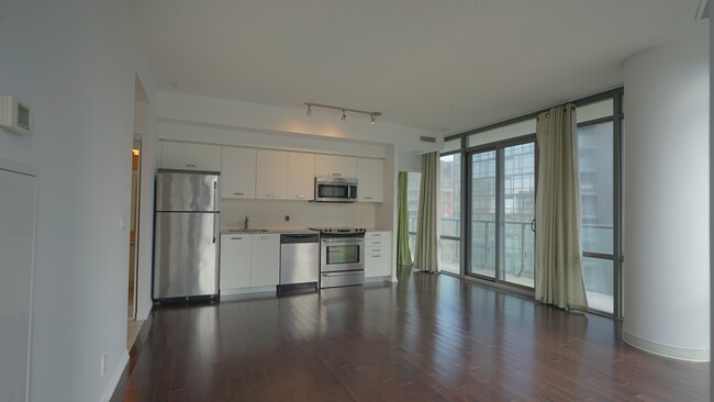 832-1832 Bay St. in Toronto, ON - Building Photo - Building Photo