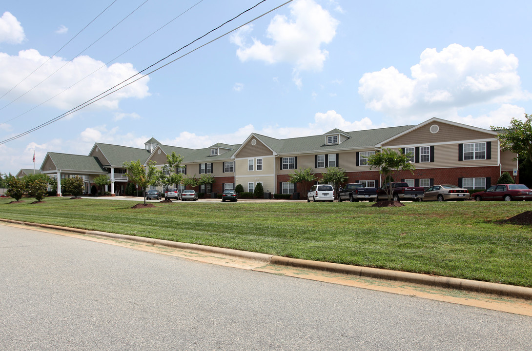 Auburn Spring Apartments in Burlington, NC - Building Photo