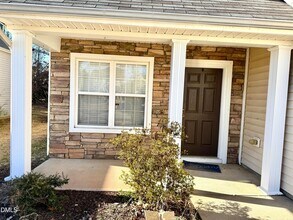 316 Valley Glen Dr in Morrisville, NC - Foto de edificio - Building Photo