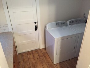 908 E 8th St in Newberg, OR - Building Photo - Building Photo