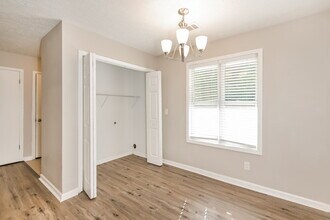 353 Knollwood Ln in Woodstock, GA - Foto de edificio - Building Photo