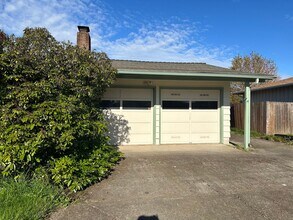 2214 NW Dixon St in Corvallis, OR - Building Photo - Building Photo