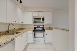 904 9th Ct in Palm Beach Gardens, FL - Building Photo - Building Photo