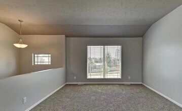 14612 Mormon St in Bennington, NE - Building Photo - Building Photo