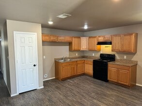 1511 E Auburn St in Lubbock, TX - Building Photo - Building Photo