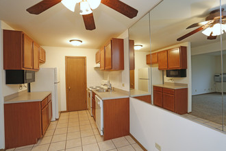 Beautiful One and Two Bedroom Apartments! in Antioch, IL - Building Photo - Interior Photo