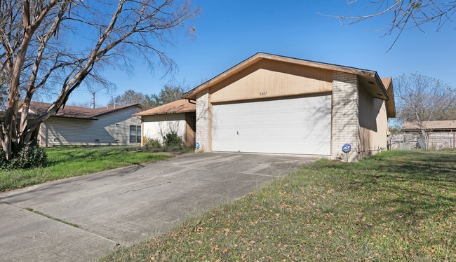 5207 Tom Stafford Dr in San Antonio, TX - Building Photo - Building Photo