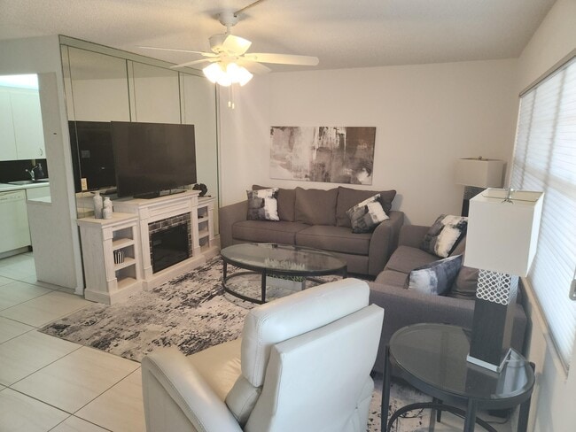 property at 3059 Ainslie Dr