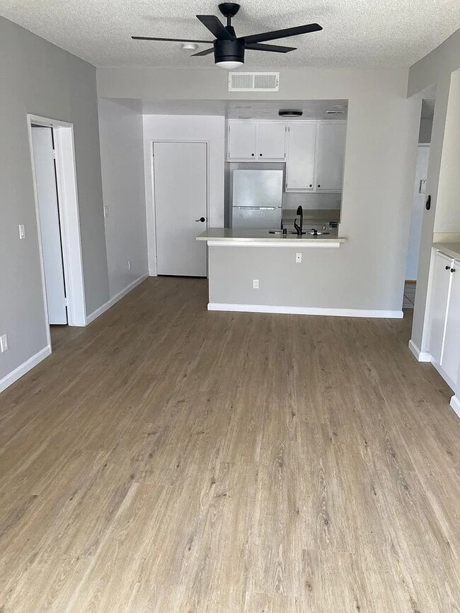 4320 S Centinela Avenue