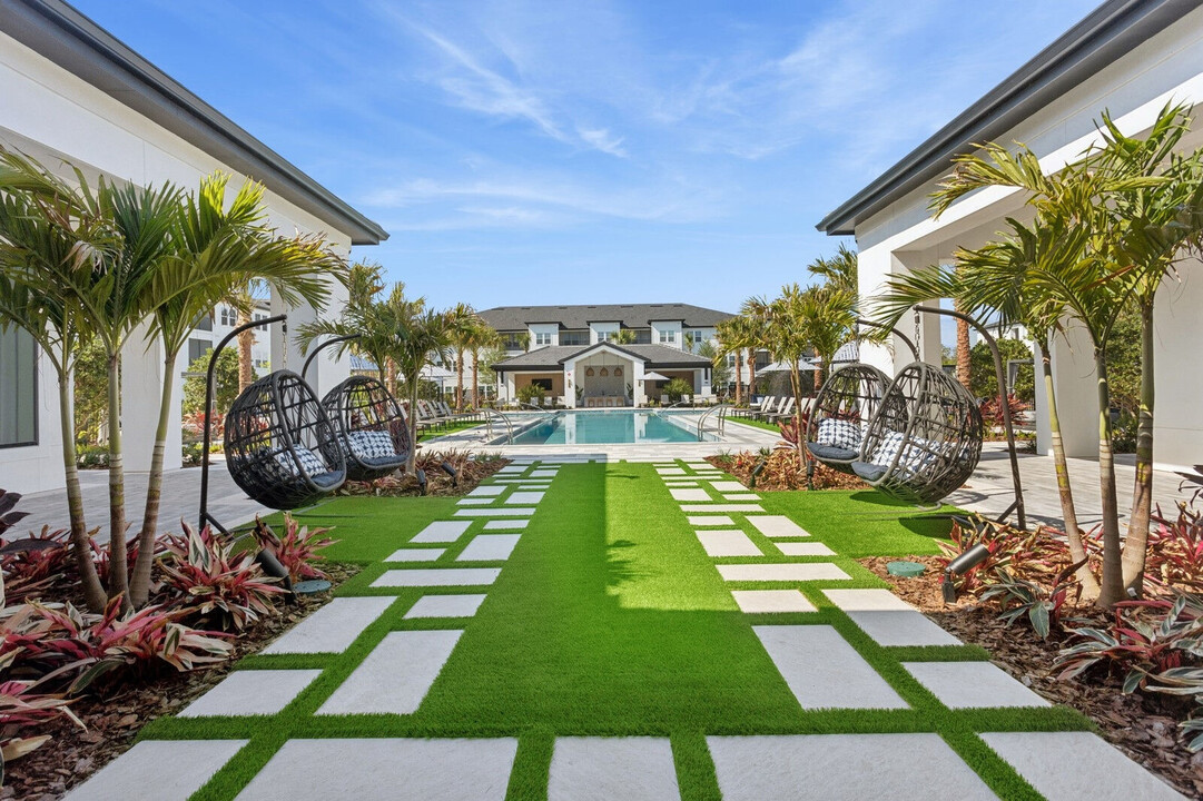 Ascend Mirada in San Antonio, FL - Building Photo