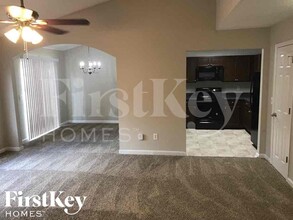 7079 Merrywood Dr in Fairburn, GA - Foto de edificio - Building Photo