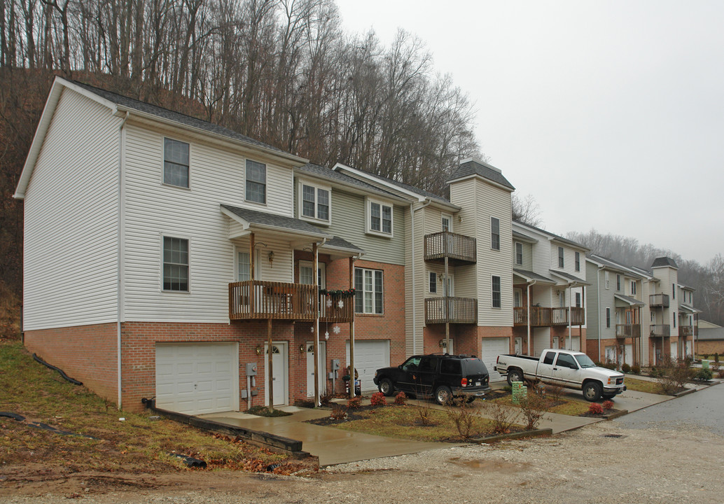 102-120 Wood Ln in Huntington, WV - Foto de edificio