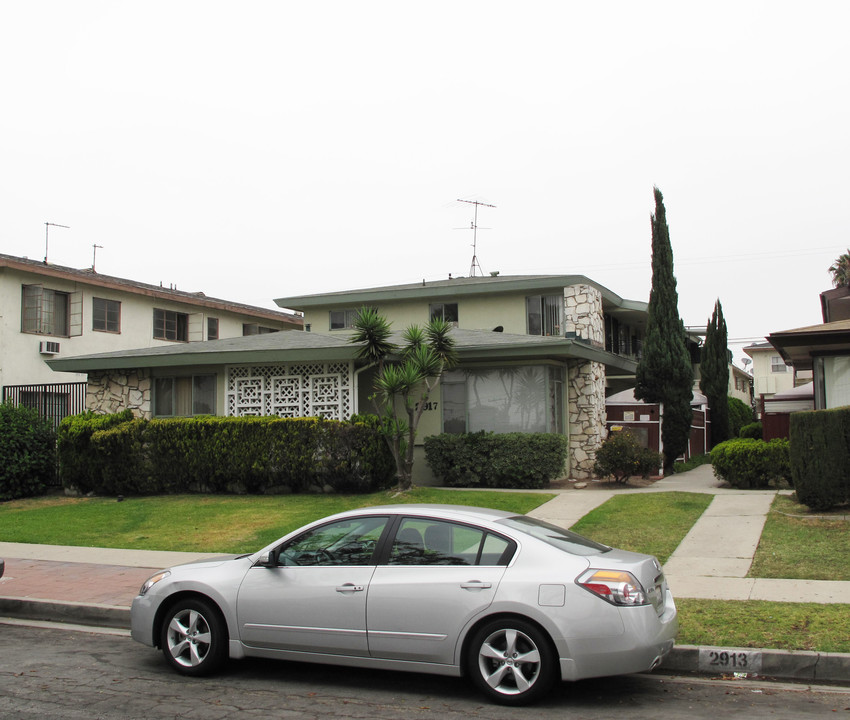 2917 W Rosecrans Ave in Gardena, CA - Building Photo