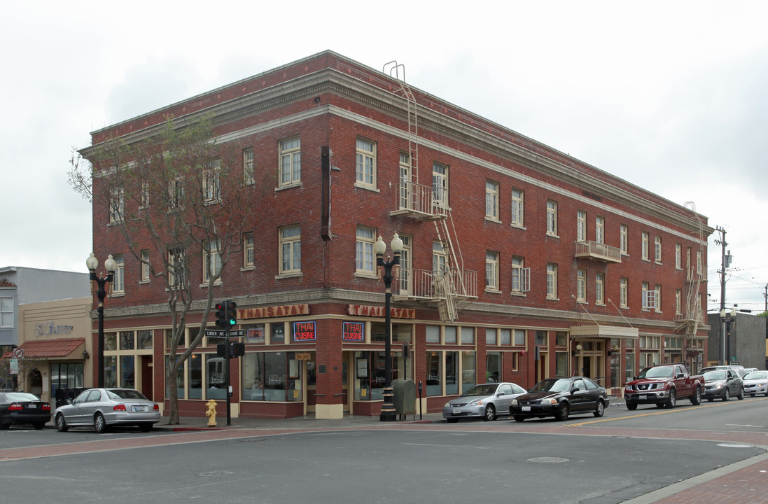 Metropolitan Hotel in South San Francisco, CA - Building Photo