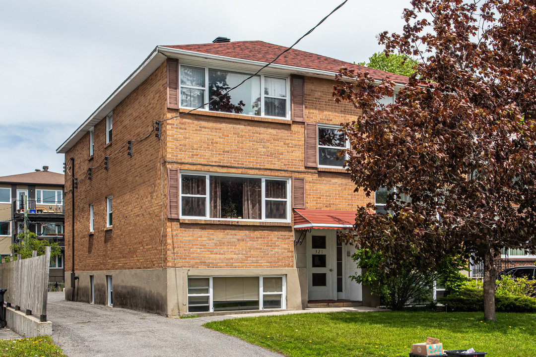 321 Robin Ln in Ottawa, ON - Building Photo