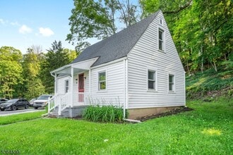 110 Lake Iliff Rd in Newton, NJ - Building Photo - Building Photo