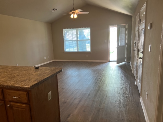 2100 21st St N-Unit -A in Claremore, OK - Foto de edificio - Building Photo