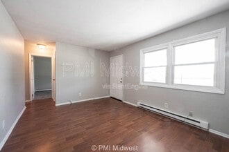 2950 W U.S. 52 in New Palestine, IN - Foto de edificio - Building Photo