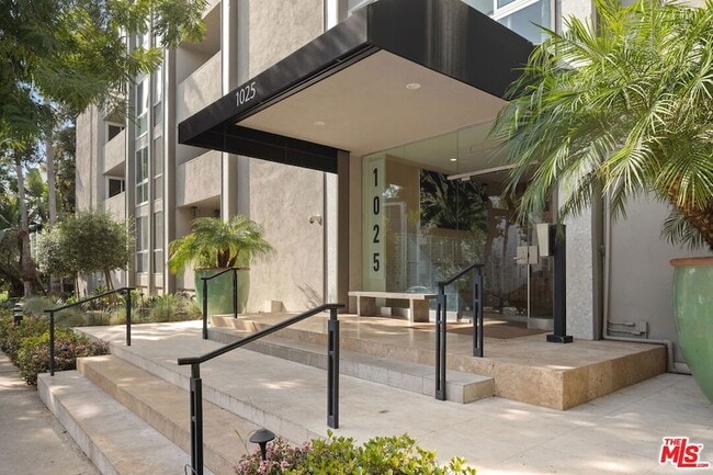 1025 Kings Rd in West Hollywood, CA - Foto de edificio - Building Photo