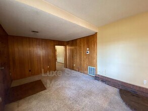 6017 NW 56th St in Warr Acres, OK - Building Photo - Building Photo