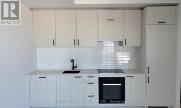 1 Quarrington Lane in North York, ON - Building Photo - Building Photo