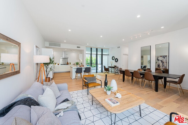 property at 825 Kings Rd