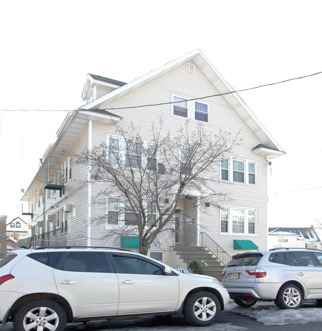 641 Van Buren Ave in Elizabeth, NJ - Building Photo - Building Photo