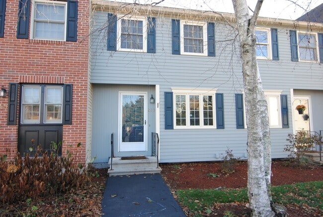 223 Fox Hollow Dr