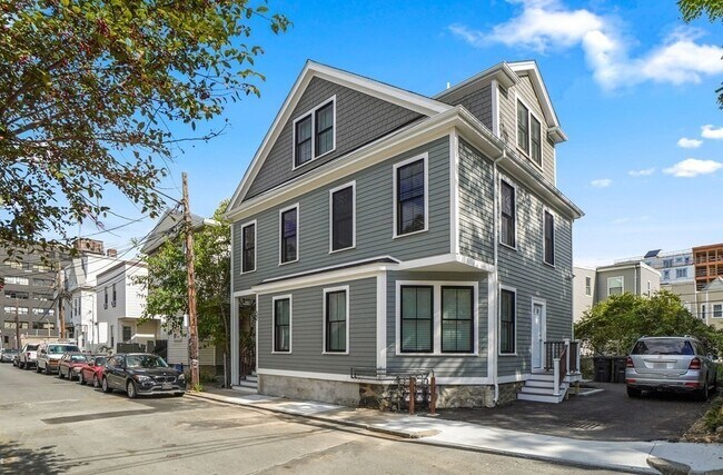 32 Blaine St, Unit 3