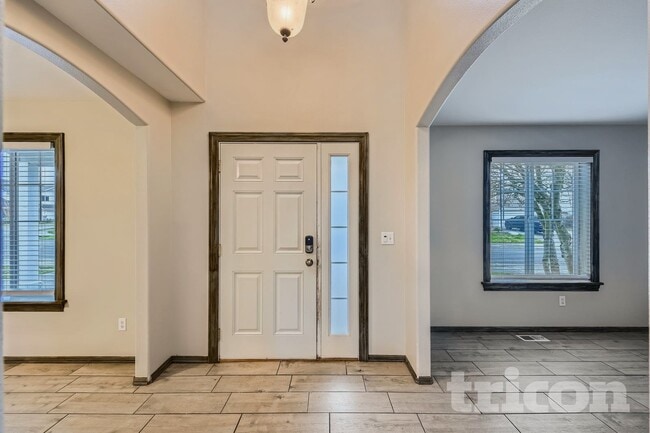 20309 85th Ave Ct E in Spanaway, WA - Foto de edificio - Building Photo