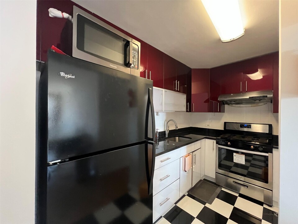 138-35 Elder Ave in Queens, NY - Building Photo