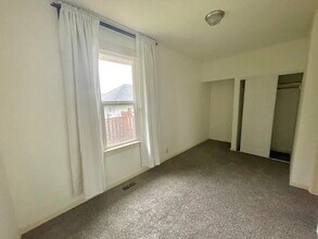 9657 N Leonard St in Portland, OR - Building Photo - Building Photo