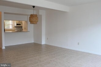 14357 St Germain Dr in Centreville, VA - Building Photo - Building Photo