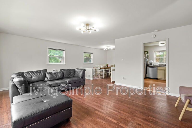 1213 Gladstone Dr in Rockville, MD - Building Photo