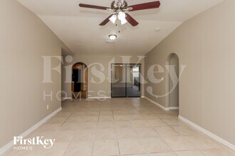 241 SW 32nd Terrace in Cape Coral, FL - Foto de edificio - Building Photo