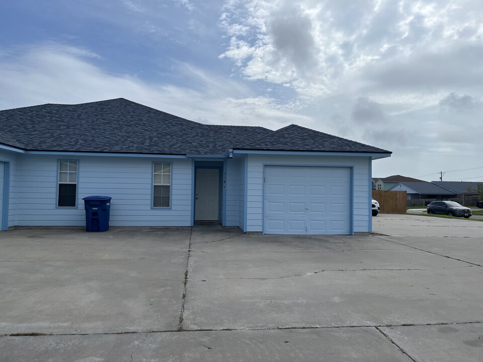 318 Easy St in Corpus Christi, TX - Building Photo