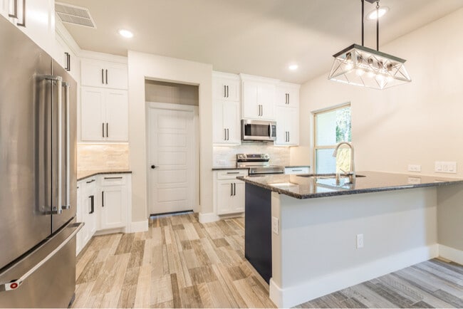 310 Ditto Ave in Arlington, TX - Building Photo - Building Photo
