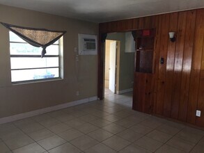 1001 NW 11th Ct in Fort Lauderdale, FL - Building Photo - Building Photo